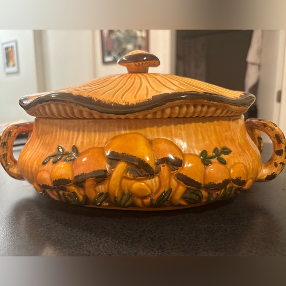 Vintage Arnels Merry Mushroom Large Tan Ceramic Soup Tureen. - Picture 5 of 5